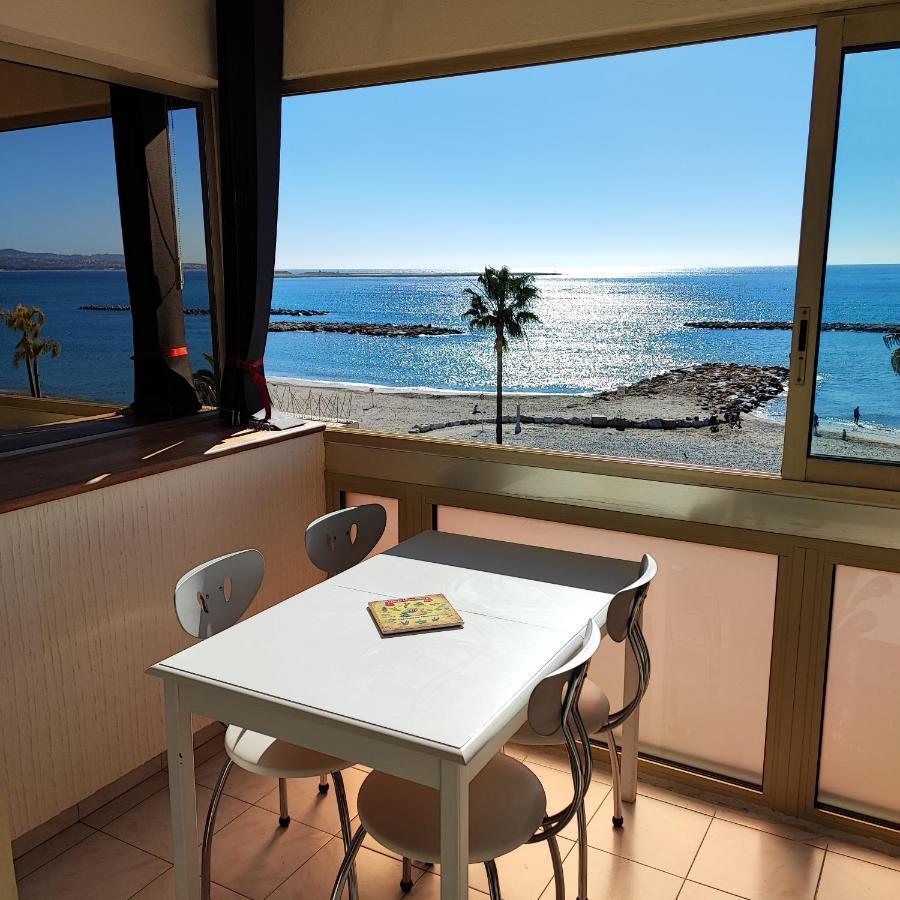 Grand studio bord de mer- accès direct aux plages Saint-Laurent-du-Var Esterno foto